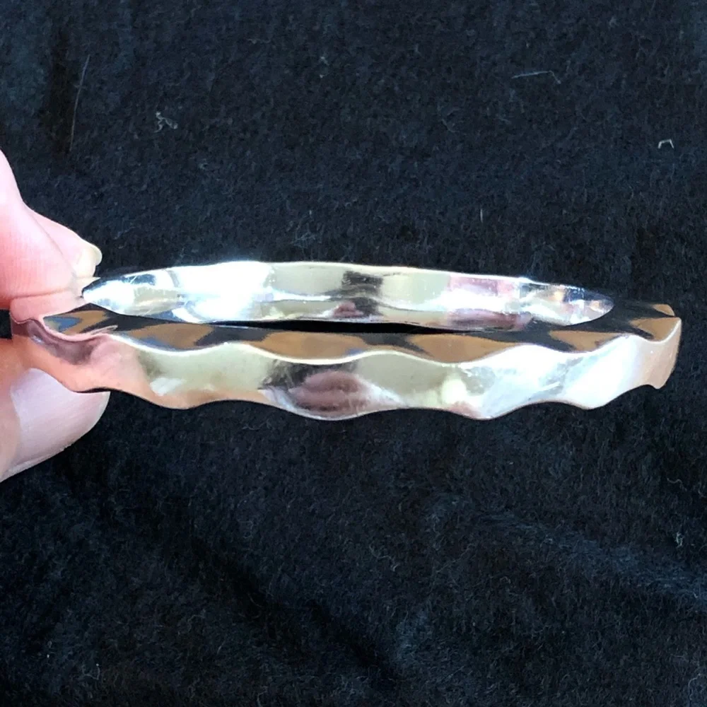 50 grams Artisan Solid Silver Wavy Scalloped Bangle Bracelet Mexico 925